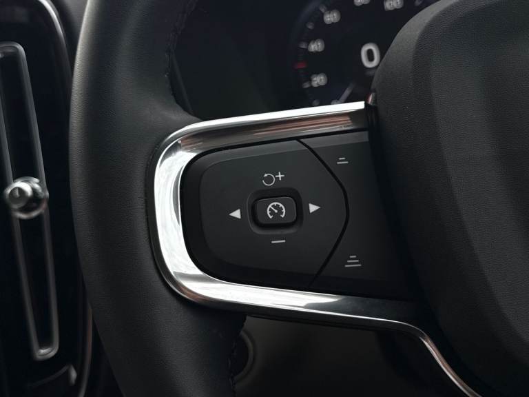 2022 Volvo XC40 2.0 B4P Inscription 5dr AWD Auto [7 speed] ESTATE PETROL Automatic