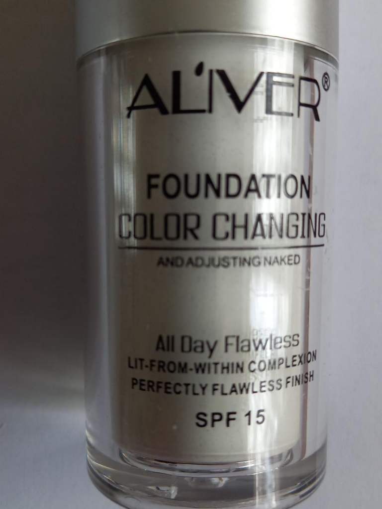 Colour Changing and Moisturizing Foundation