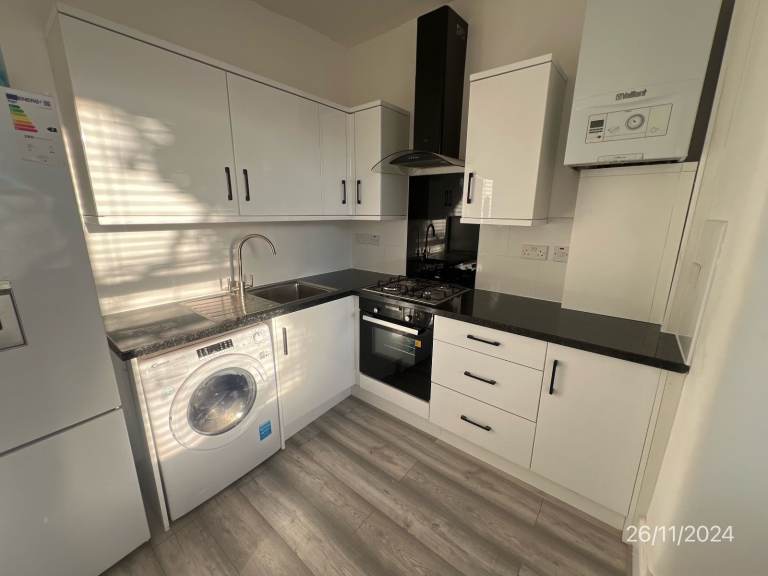 2 Bed Flat, The Drive, IG1