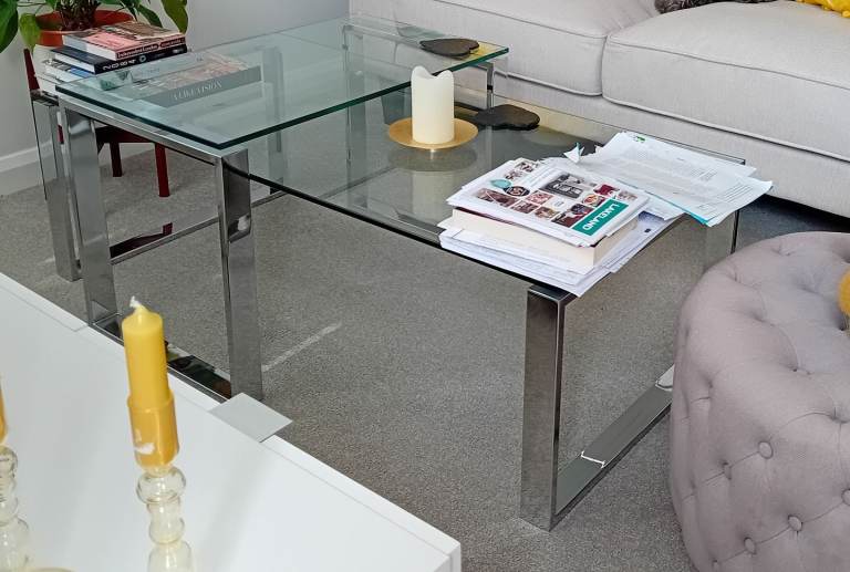 Coffee table consisting of 2 glass tables