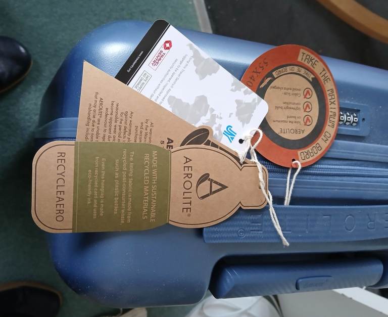 Aerolite new cabin case with tags