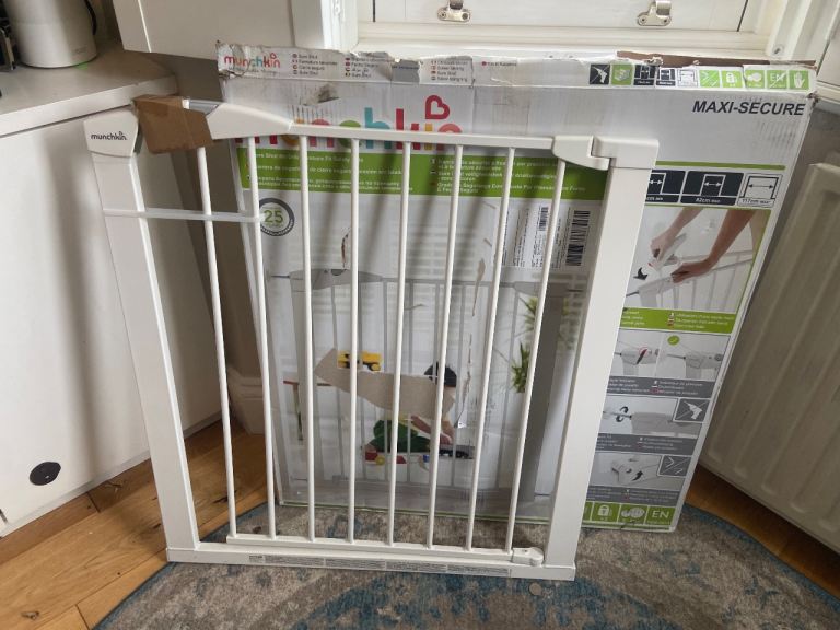Munchkin Stair Gate Maxi Secure Toddler & Baby Gate, Alloy Steel, 76-82Cm