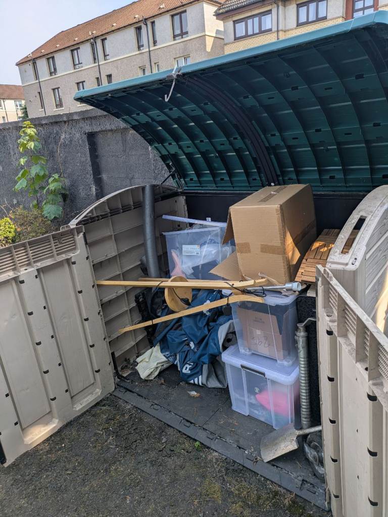 RELIABLE RUBBISH REMOVAL - HOUSE/GARAGE/GARDEN CLEARANCE - BINS EMPTIED - COUCH/MATTRESS UPLIFT