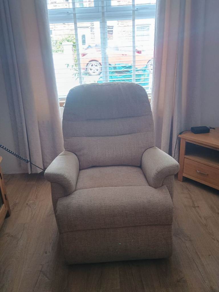 Comfortable Beige Recliner Armchair – Good Condition