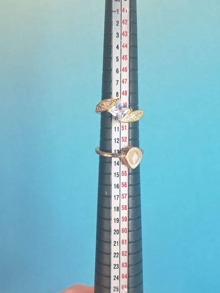 Beautiful Gold Tone Rings with Sparkly Stones – Good Condition