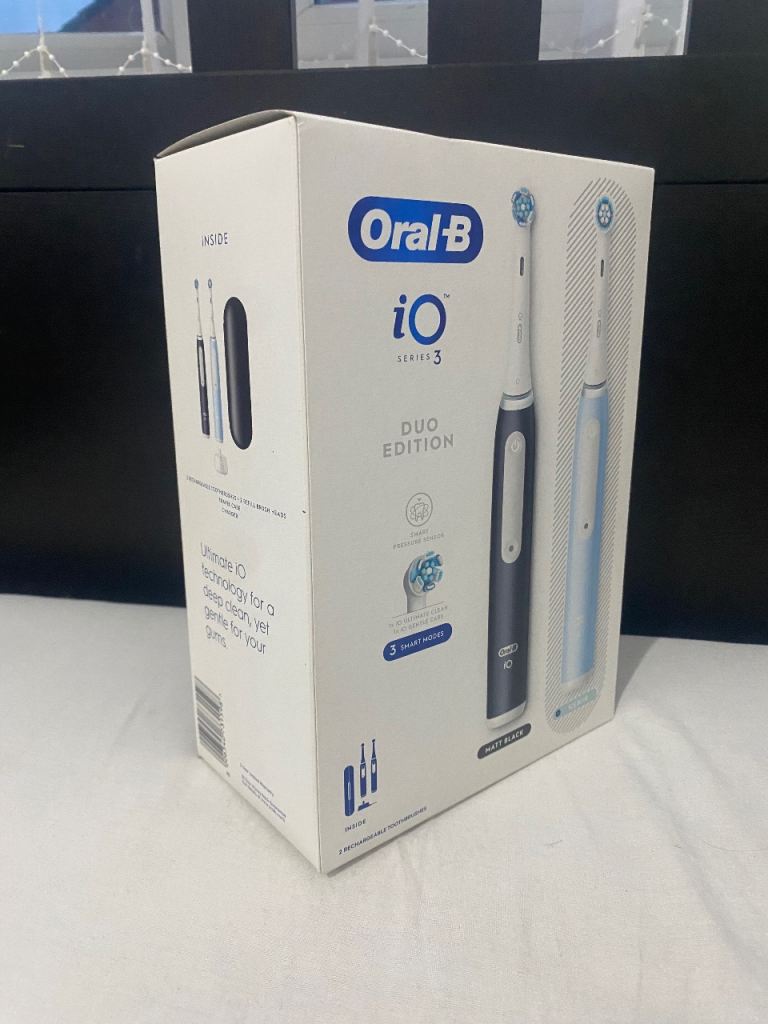 Oral-B iO3 Matt Black & Ice Blue Electric Toothbrush Duo Pack