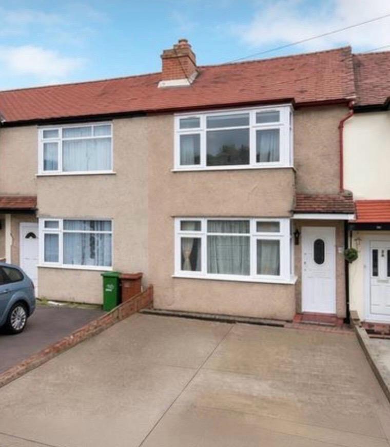 2 bed house to rent (Worcester park) with garden & garage