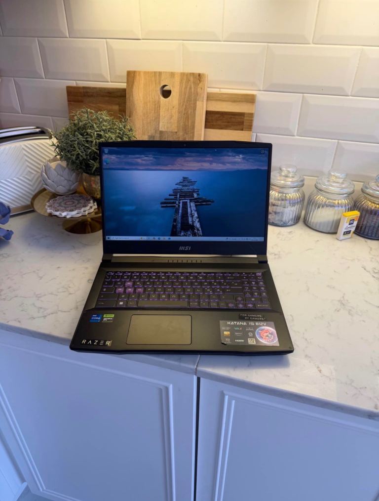 Msi Katana 15’ - B12V - 4070 - i7 - 16gb ram - 1TB SSD Gaming Laptop