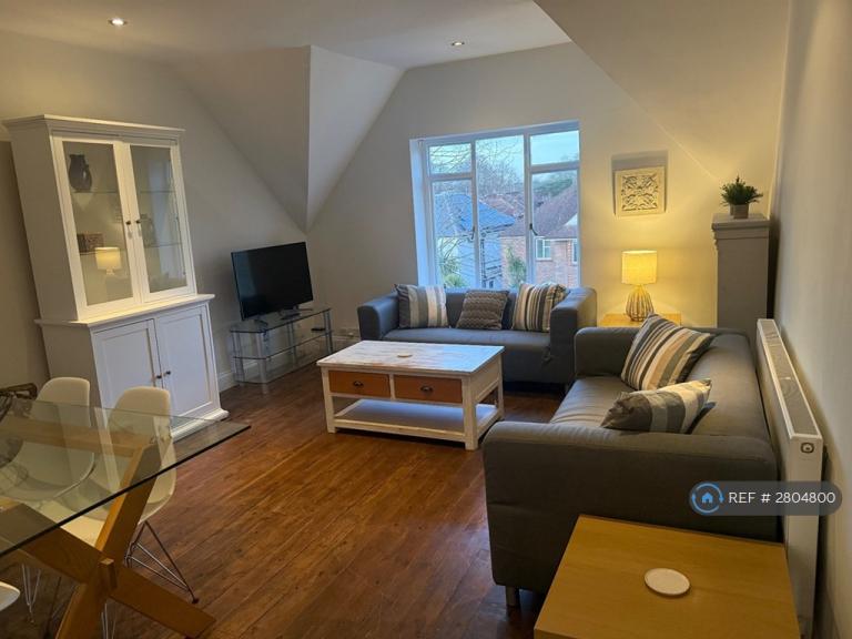 3 bedroom flat in Broom Road, Teddington, TW11 (3 bed) (#2804800)