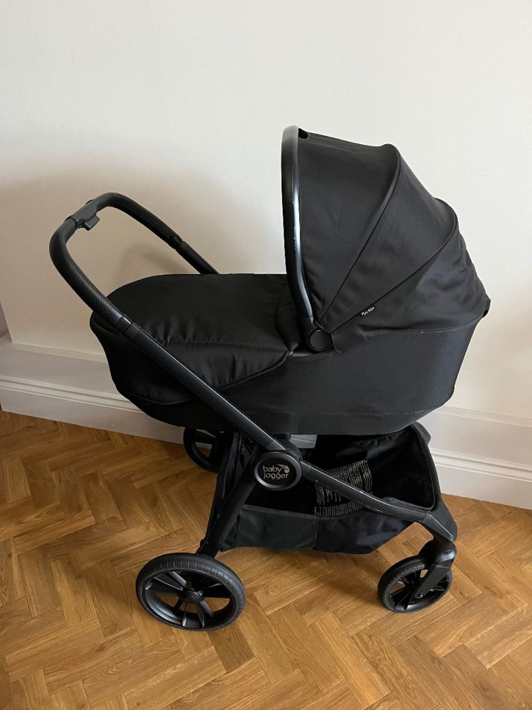 Baby Jogger City Sights pram and bassinet 