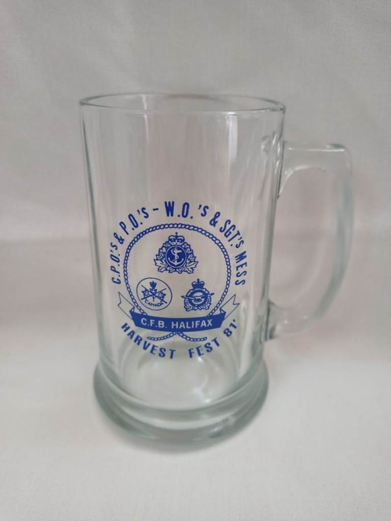 CANADIAN MILITARY GLASS BEER TANKARD.