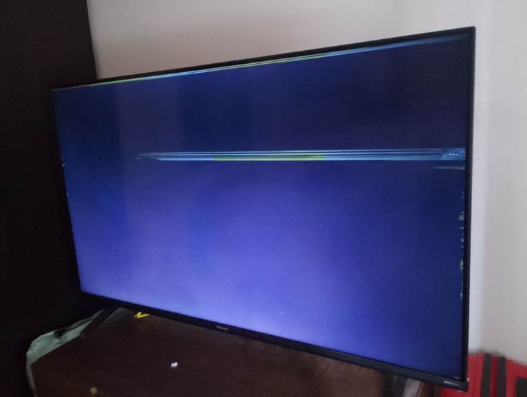Hisense Smart TV 4K UHD – Faulty Screen, Spares or Repair