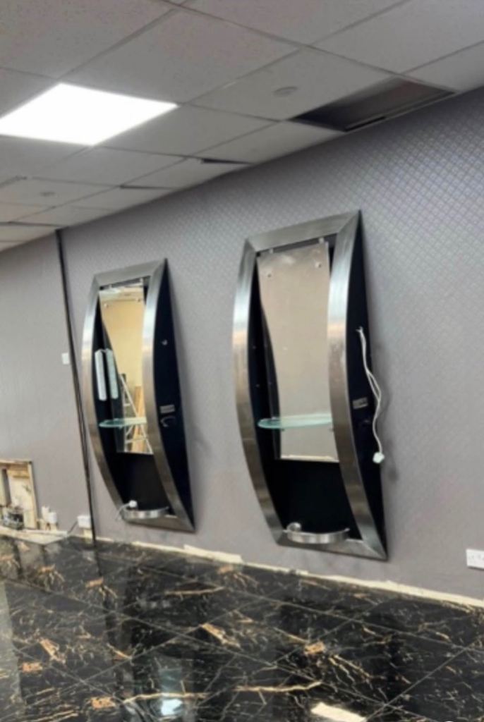 Hairdressing Salon Mirrors with Shelves – Good Condition