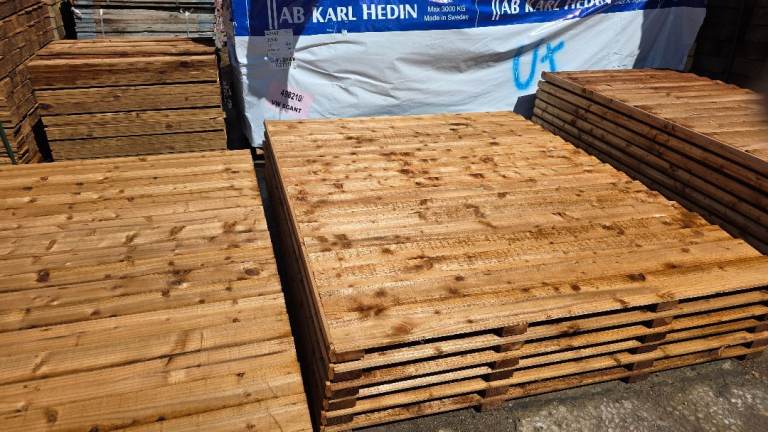 🌟 Heavy Duty Feather Edge Fencing Panels. Pressure Treated Brown. Made With 75 x 32mm Back Batons