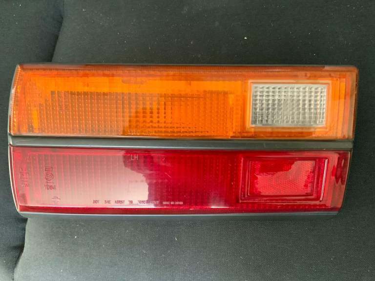 Nissan sunny rear lamp