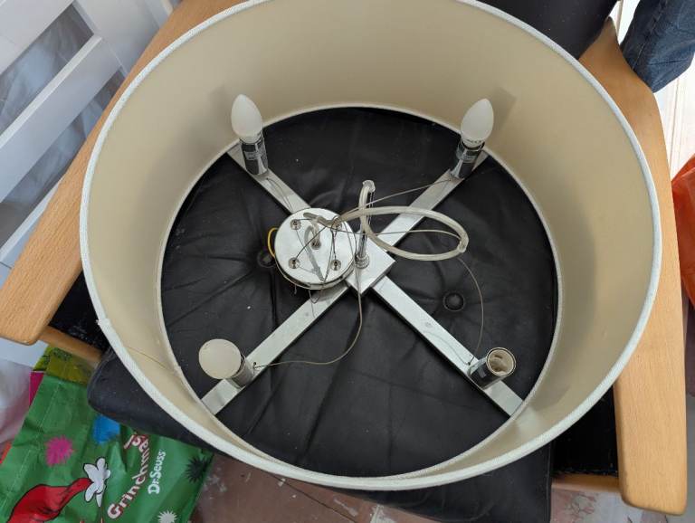 Silver/white light fitting 