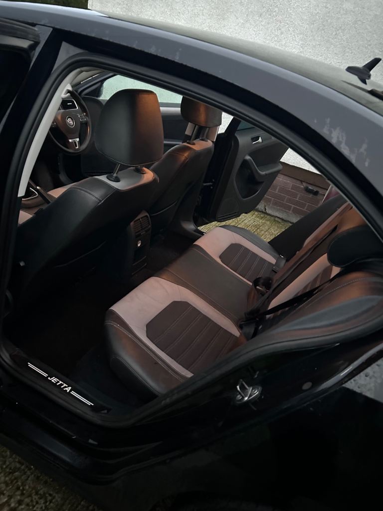 Volkswagen, JETTA, Saloon, 2012, Manual, 1968 (cc), 4 doors