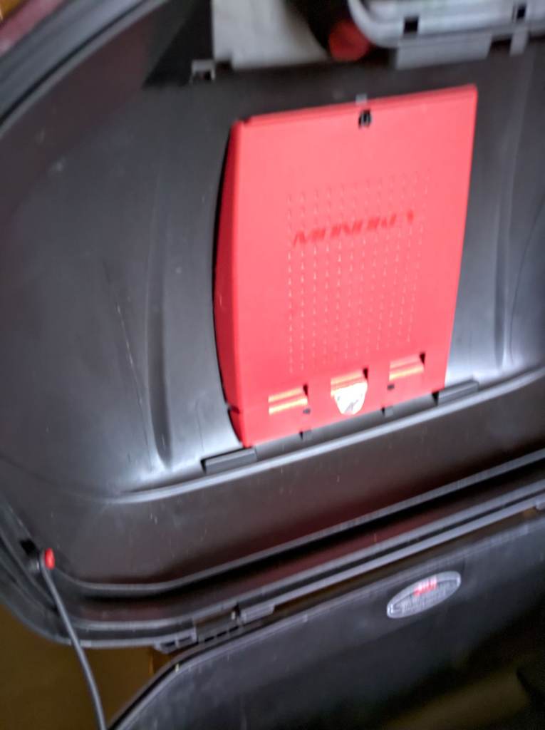 Givi V46 top box