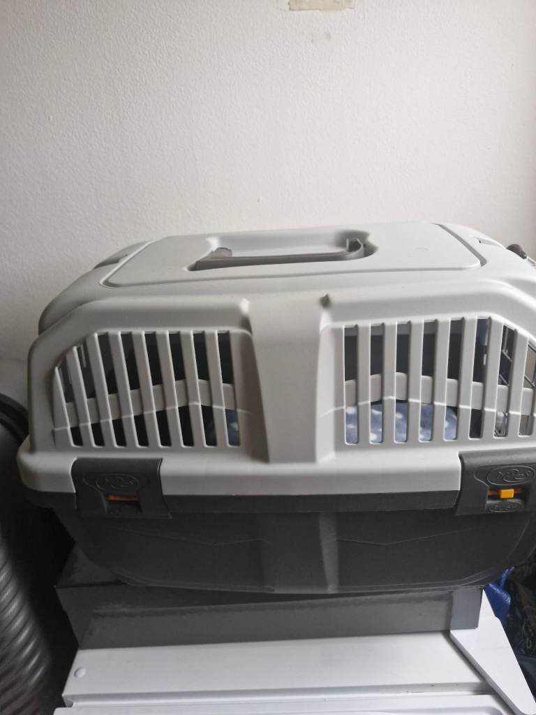 Cat carrier 