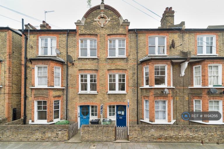 3 bedroom flat in Cato Road, London, SW4 (3 bed) (#1894266)