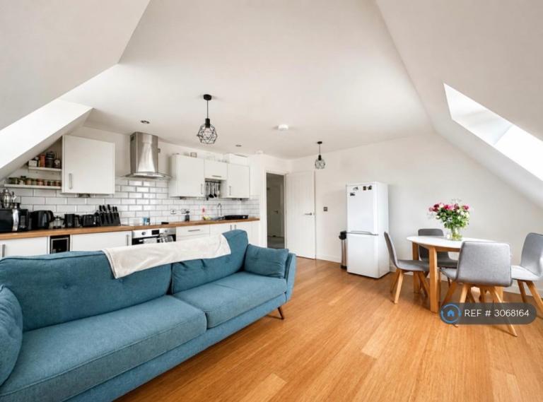 2 bedroom flat in Ruskin Road, Northampton, NN2 (2 bed) (#3068164)