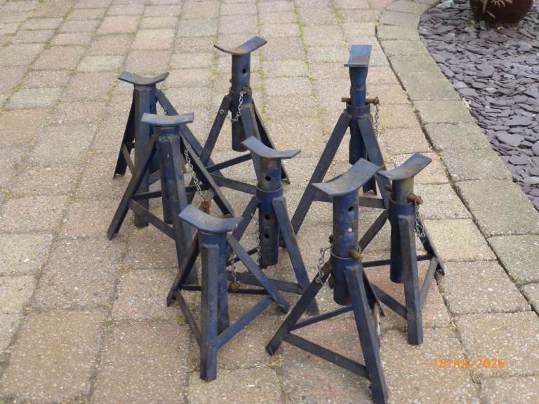 8 car axle stands