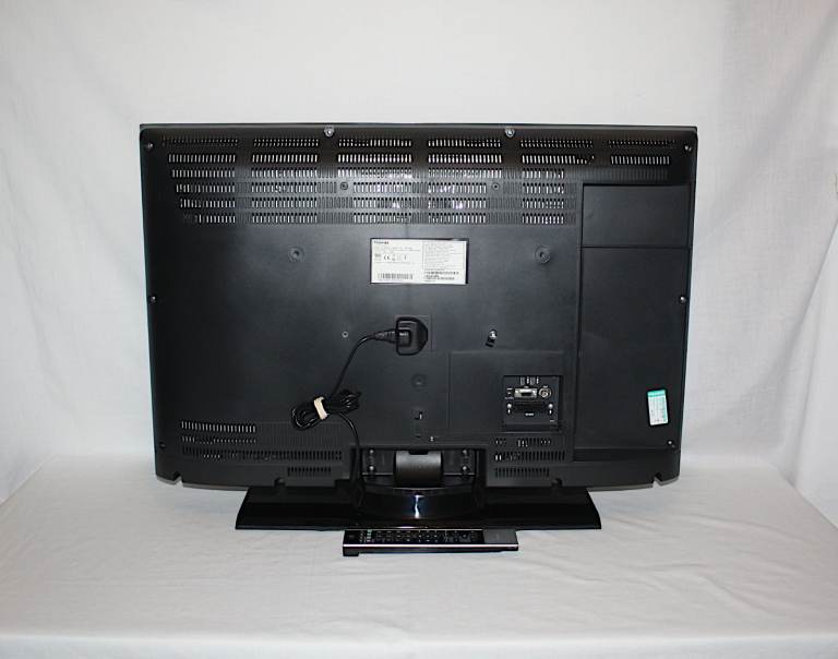 Toshiba 32 inch TV with Freeview