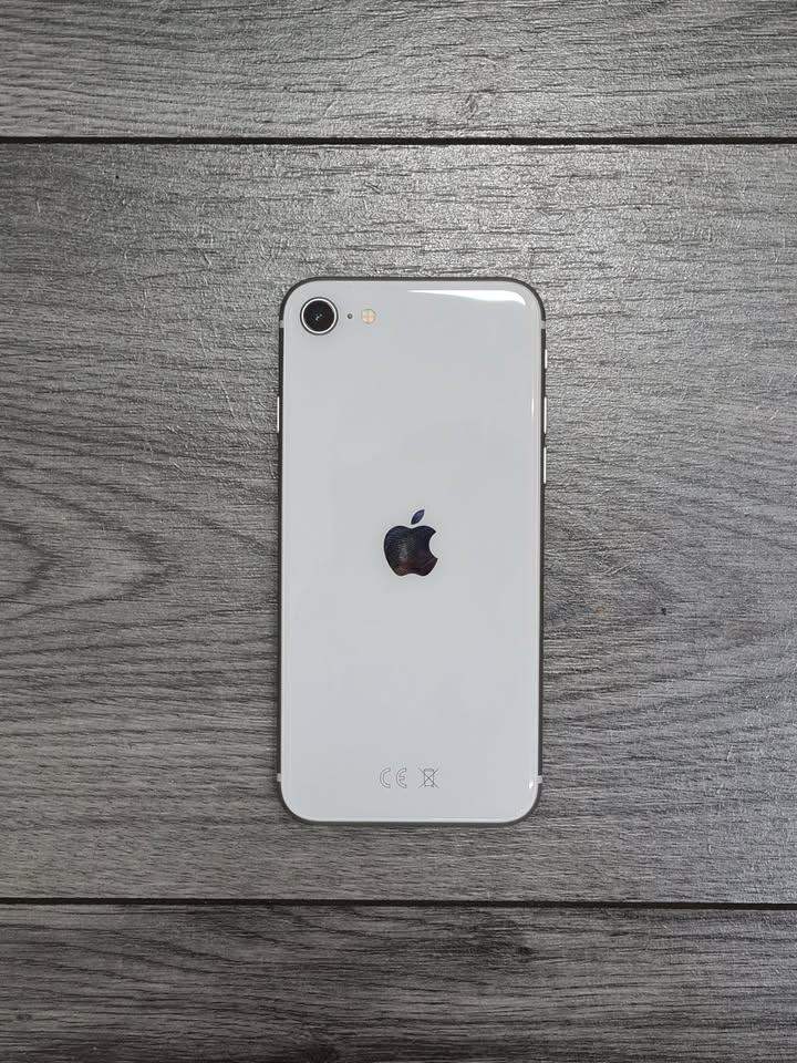 APPLE IPHONE SE 3RD GEN 64GB WHITE UNLOCKED WITH RECEIPT