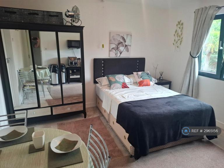 1 bedroom in Park Avenue, Broadstairs Kent, CT10 (#2965156)