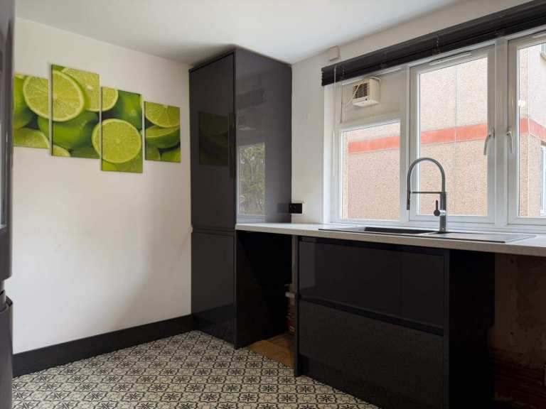 3 Bedroom Flat to Rent in Harveyfields (EN9) - DSS WELCOME