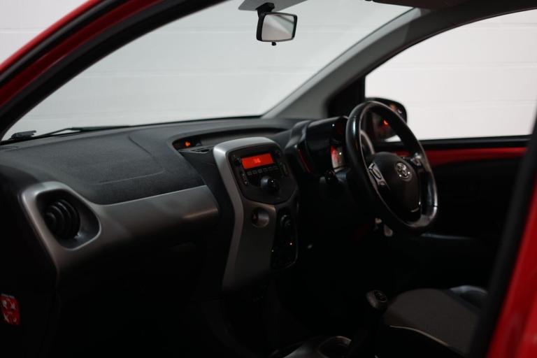 2015 Toyota AYGO 1.0 VVT-i x-play Euro 5 5dr Euro 5 HATCHBACK Petrol Manual