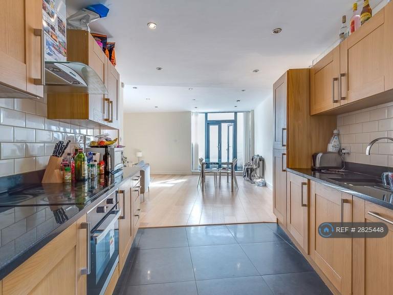 4 bedroom house in Clemence Street, London, E14 (4 bed) (#2825448)