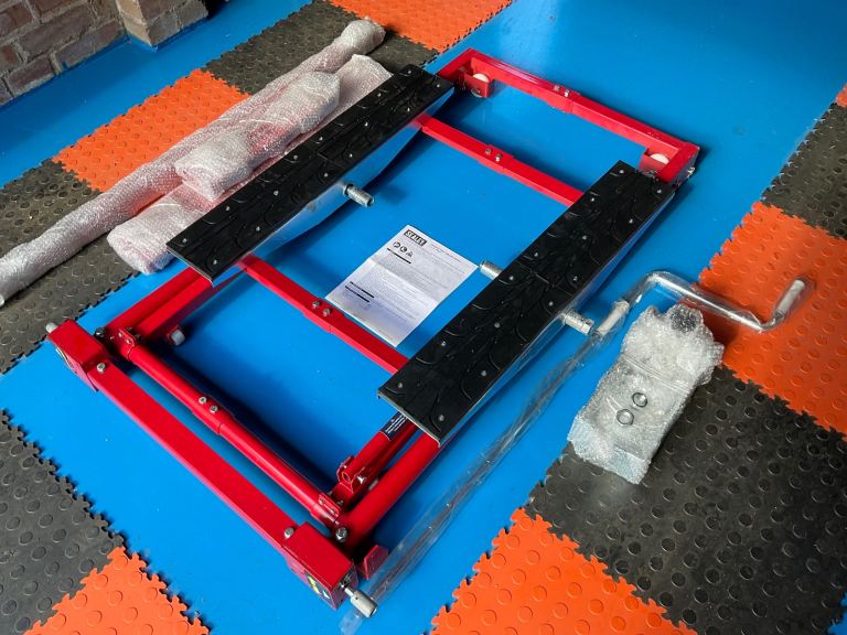 mobile car lift - Sealey. Brand new