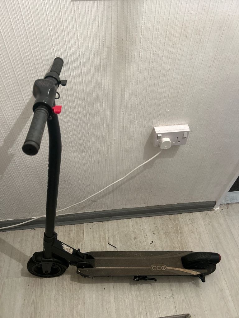 Adults Electric scooter 1.4 metre tall (comes with charger)