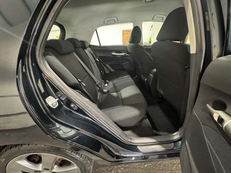 TOYOTA AURIS 1.8 VVT-h T4 2012