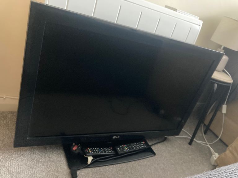 Second hand LG TV 36 inch working order with remotes (not a smart TV)
