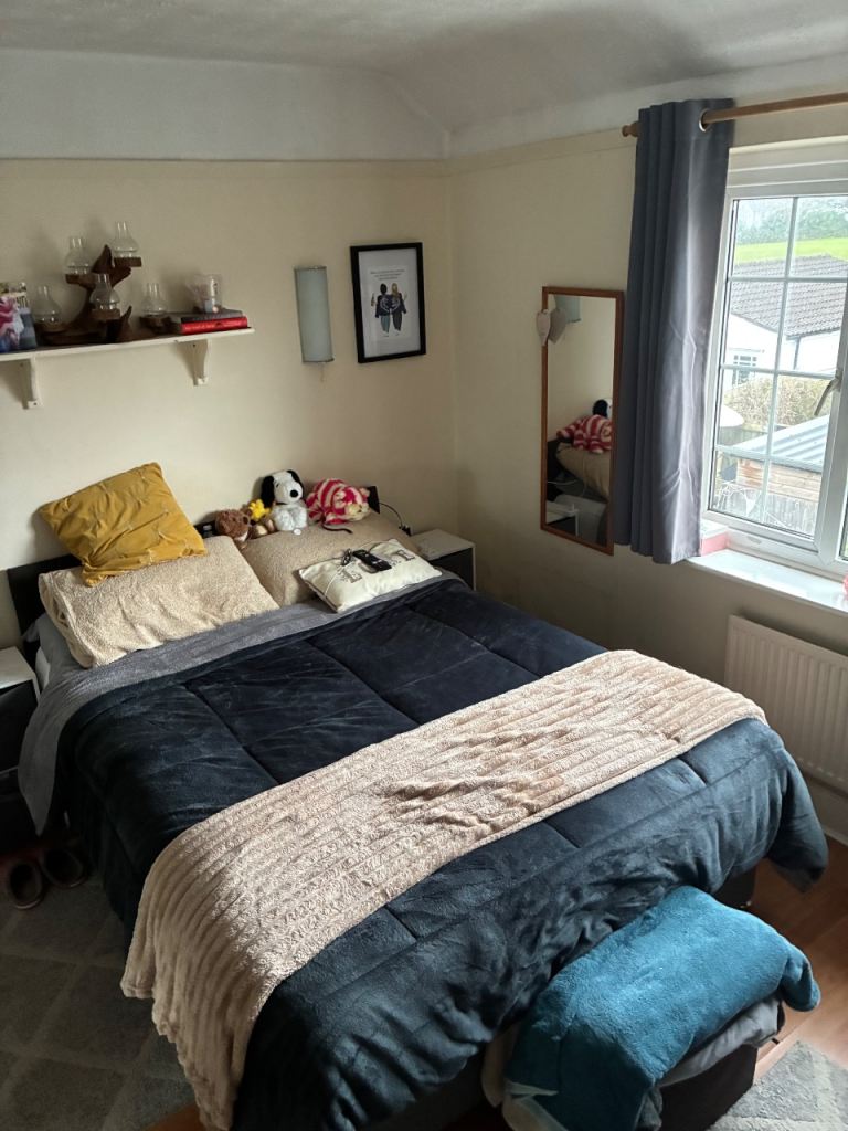BS9 area lovely large room in house share(all utility bills included)