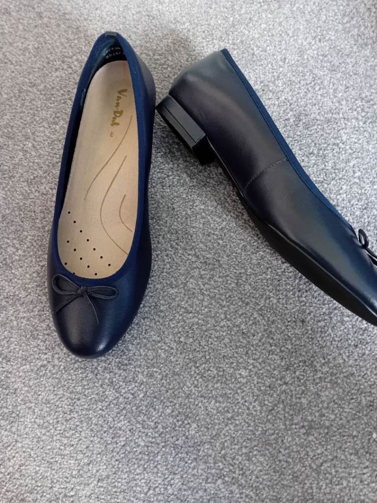 Van Dal Cecilia Midnight Leather Flats Size 6.5 – NEW