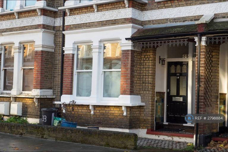 1 bedroom flat in Dalston, London, N16 (1 bed) (#2798884)