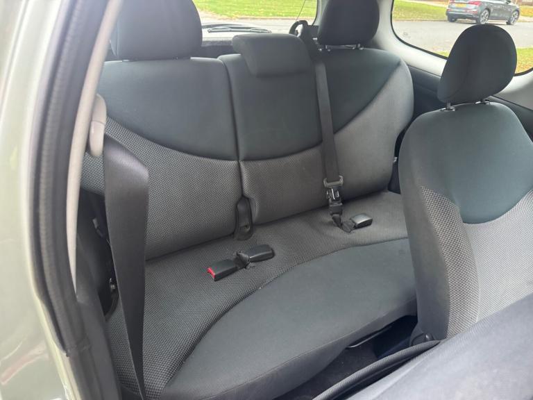 2004 Toyota Yaris 1.3 VVT-i T Spirit 3dr HATCHBACK Petrol Manual