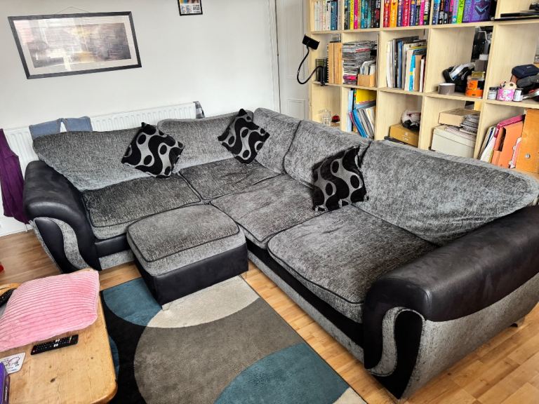 Corner Sofa Large with Footstool (black & grey)