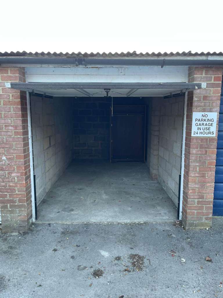 Garage for Rent - Bullar Road, Bitterne Park, Southampton