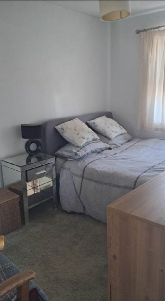 Single mon- Friday room in bar hill