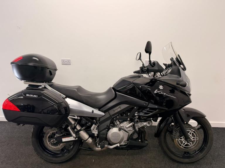 SUZUKI DL1000 VSTROM 1000 ** FULL LUGGAGE - CRASH PROTECTORS - 12 MONTH MOT **