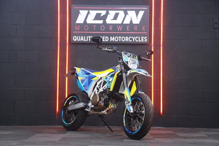HUSQVARNA 701 Supermoto 701 SM Super Moto Petrol Manual Euro 4 (75 ps)