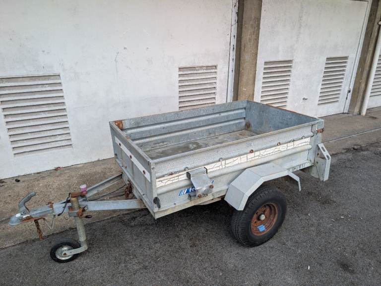 Car trailer, tipping trailer. 