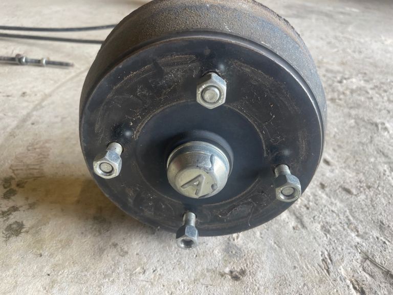 Pair of Knott Avonride 750kg Auto reverse Suspension Units with Wheels and Tyres