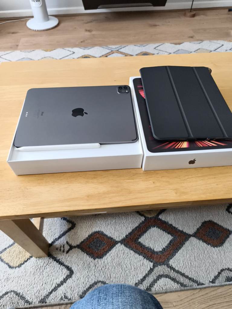 Apple iPad Pro 11 in 2021 boxed apple pen 