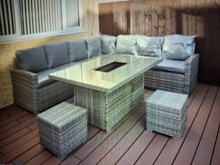 Corner garden furniture 