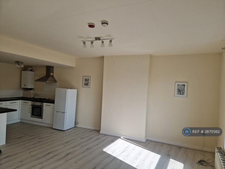 1 bedroom flat in Frances Street, Elland, HX5 (1 bed) (#2875562)
